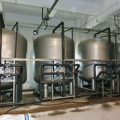 خزان تصفية معالجة المياه SS304 متعدد الوسائط لراتنج الكربون المنشط بالرمل الكوارتز