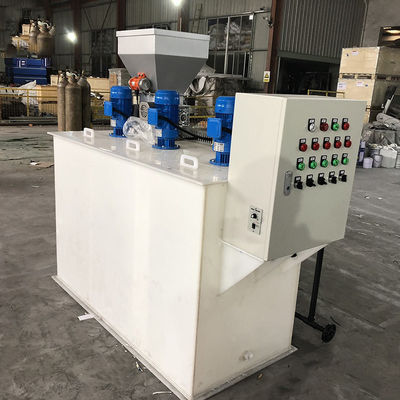 500L / H ثلاثة صناديق متكاملة PAM مسحوق جاف جهاز معالجة مياه الصرف الصحي الأوتوماتيكي