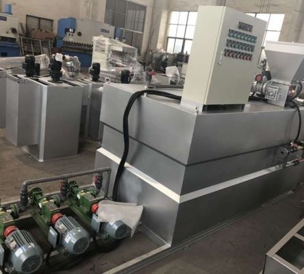 2000L / H PAM نظام الجرعات الأوتوماتيكي معدات جرعات قاعدة حمض الكلوريد Flocculant