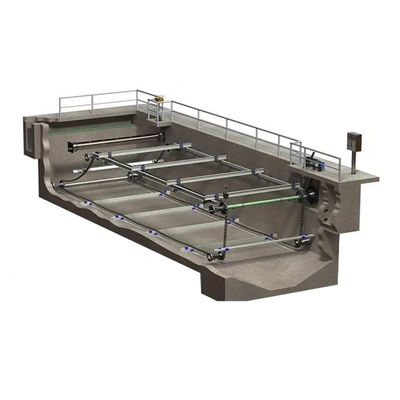 مكشطة الحمأة ذات السلسلة غير المعدنية في خزان ترسيب الحمأة