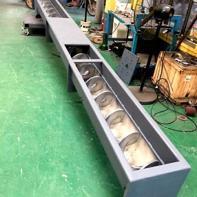 U على شكل برغي حزام ناقل شافتلس لملاط الحبوب الحمأة رماد الكربون ملموسة