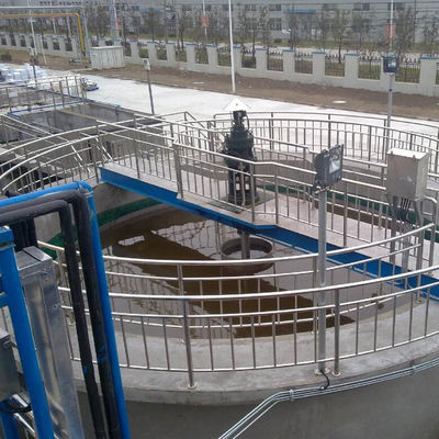 مركز خزان ترسيب مياه الصرف الصحي محرك مكشطة الحمأة 304 من الفولاذ المقاوم للصدأ