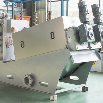 100m3 / H دوامة الحمأة آلة نزح المياه معدات معالجة الحمأة SUS316L