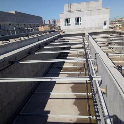 SS304 سلسلة مكشطة الحمأة لوحة 18 متر طول محطة معالجة مياه الصرف الصحي