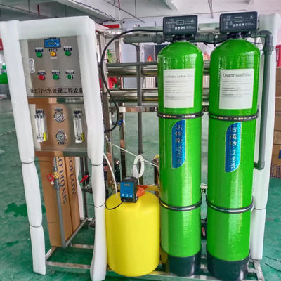 معدات نظام تنقية المياه بالتناضح العكسي ISO9001 500lph للشرب