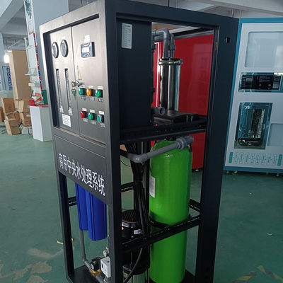 التخصيص 250LPH نظام المياه بالتناضح العكسي نظام تنقية المياه RO المحلي