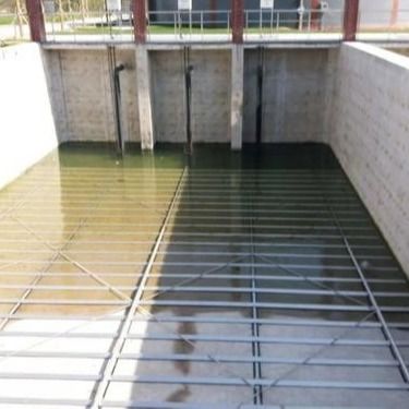 مكشطة قاع ترددية تستخدم لحوض مياه الصرف الصحي المربع