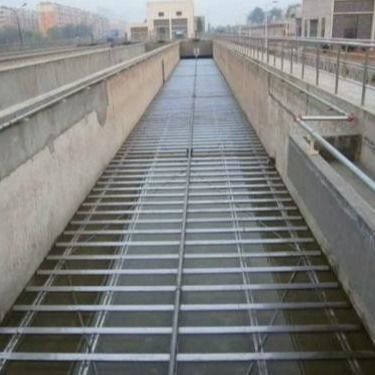 مكشطة الحمأة السفلية الترددية