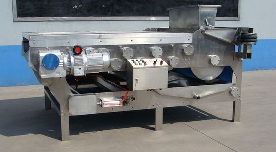 نظام الضغط اللولبي لمعالجة مياه الصرف الصحي نوع العمود نوع الحزام نزح المياه 6.5m3 / H