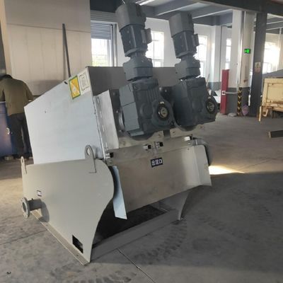90-150kg / H برغي الصحافة الحمأة آلة نزح المياه للطباعة والصباغة مصنع