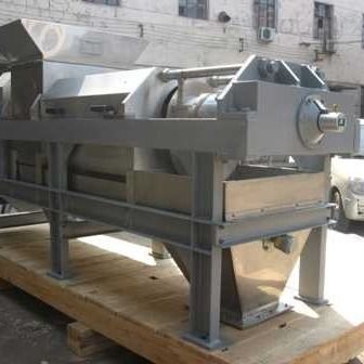 300mm الحمأة الصحافة آلة ، 4.0m3 / ساعة برغي آلة الصحافة نزح المياه